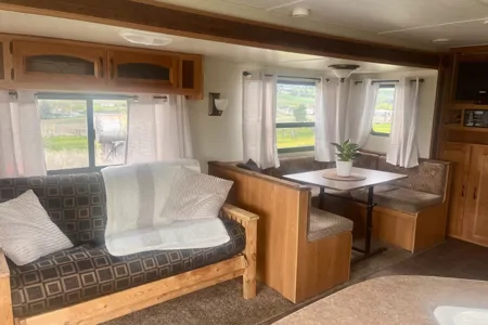 26’ Family friendly RV SET UP ON LAKEFRONT RESORT!
