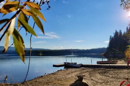 26’ Family friendly RV SET UP ON LAKEFRONT RESORT!