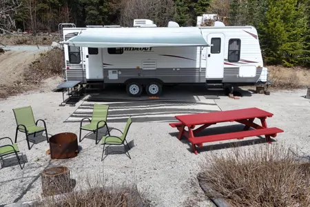 26’ Family friendly RV SET UP ON LAKEFRONT RESORT!