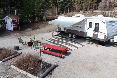 26’ Family friendly RV SET UP ON LAKEFRONT RESORT!