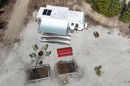 26’ Family friendly RV SET UP ON LAKEFRONT RESORT!