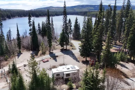 26’ Family friendly RV SET UP ON LAKEFRONT RESORT!