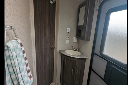 Dean and Debs Coachmen 259BHSS Travel Trailer