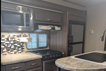 Dean and Debs Coachmen 259BHSS Travel Trailer