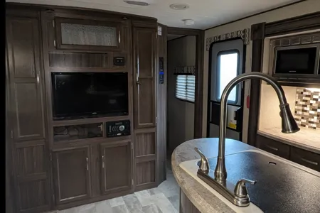 Dean and Debs Coachmen 259BHSS Travel Trailer