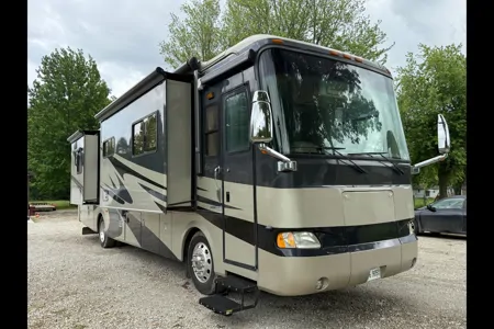 Luxury 2006 Monaco Knight Diesel Pusher