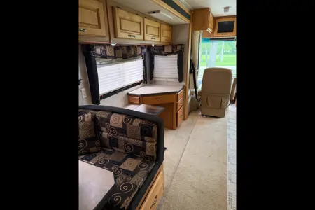 Luxury 2006 Monaco Knight Diesel Pusher