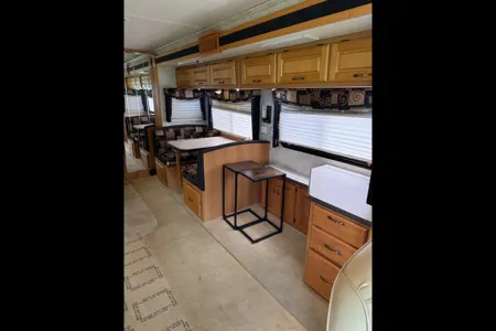 Luxury 2006 Monaco Knight Diesel Pusher