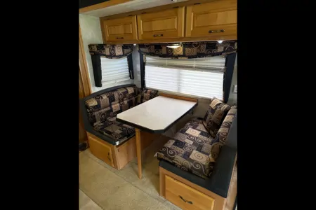 Luxury 2006 Monaco Knight Diesel Pusher