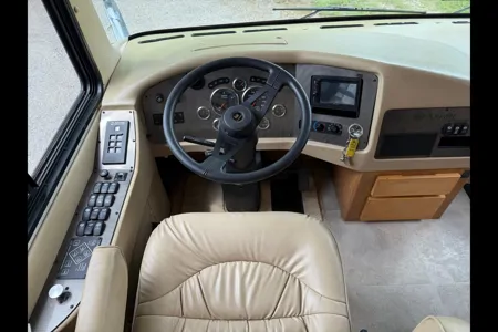 Luxury 2006 Monaco Knight Diesel Pusher