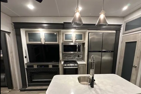 Spacious Modern Rv!!