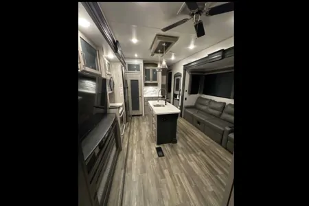 Spacious Modern Rv!!