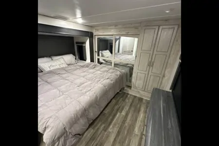 Spacious Modern Rv!!