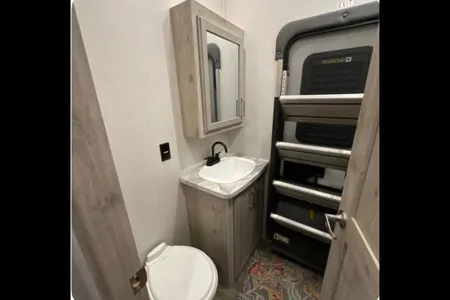 Spacious Modern Rv!!