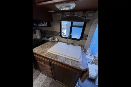 Ryker's Thor Motor Coach Four Winds 2013