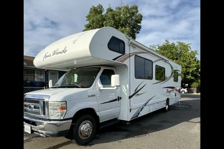 Ryker's Thor Motor Coach Four Winds 2013