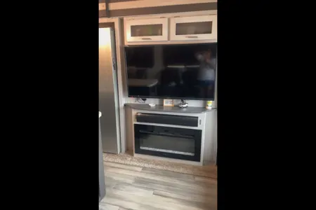 Brett's Keystone ST3570LFT23 Fifth Wheel