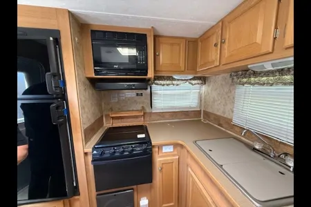 Pilgrim International Cirrus Ultra Lite 25 CRK Travel Trailer