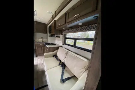 EnJoy the Canadian summer in a beautiful, clean, spacious Motorhome C that sleeps 8!