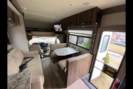 EnJoy the Canadian summer in a beautiful, clean, spacious Motorhome C that sleeps 8!