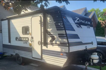 Crossroads Zinger Lite 18BH Travel Trailer