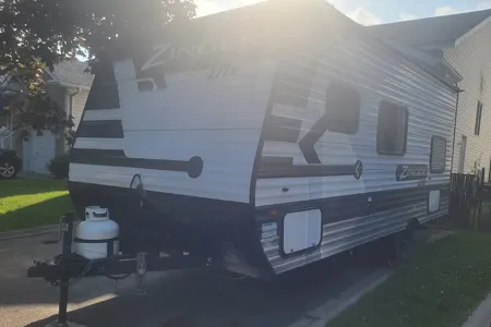 Crossroads Zinger Lite 18BH Travel Trailer