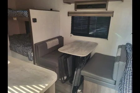 Crossroads Zinger Lite 18BH Travel Trailer