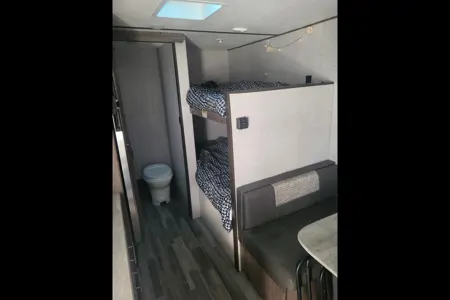 Crossroads Zinger Lite 18BH Travel Trailer