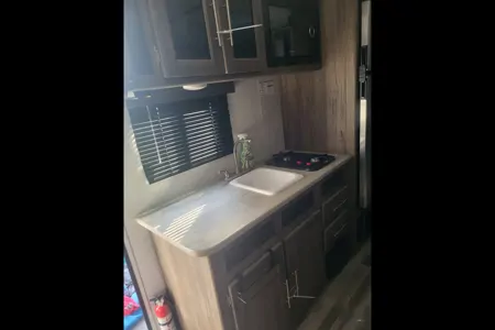 Crossroads Zinger Lite 18BH Travel Trailer