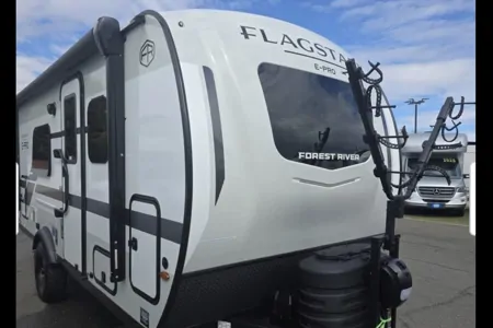 zeus's Forest River FOREST RIVER FLAGSTAFF E-PRO 19FD Travel Trailer