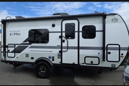 zeus's Forest River FOREST RIVER FLAGSTAFF E-PRO 19FD Travel Trailer