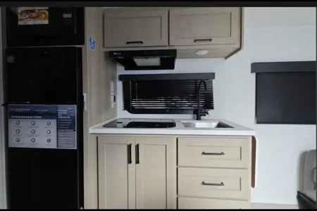 zeus's Forest River FOREST RIVER FLAGSTAFF E-PRO 19FD Travel Trailer