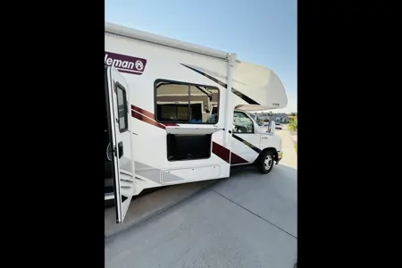 ‘Beddy White’ Thor Coleman 30CM Class C - Sleeps 8