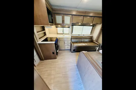 ‘Beddy White’ Thor Coleman 30CM Class C - Sleeps 8