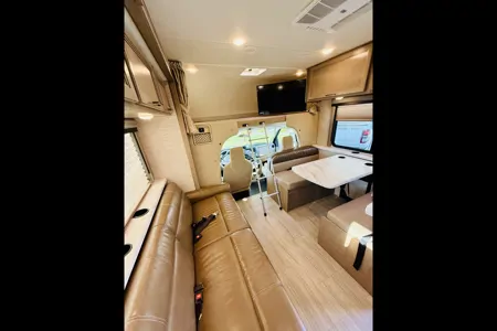 ‘Beddy White’ Thor Coleman 30CM Class C - Sleeps 8