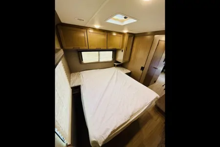 ‘Beddy White’ Thor Coleman 30CM Class C - Sleeps 8