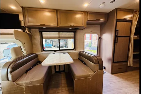 ‘Beddy White’ Thor Coleman 30CM Class C - Sleeps 8