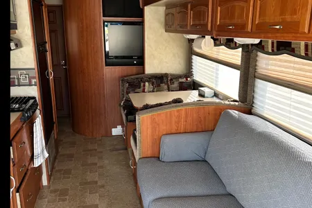 RC’s Monaco Safari 330 Class A