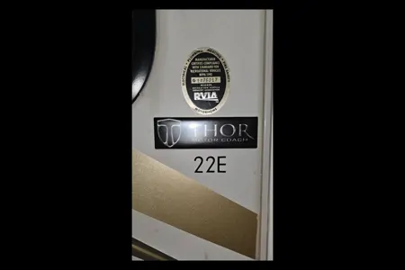 Thor Motor Coach Four Winds Classe C _ 2015