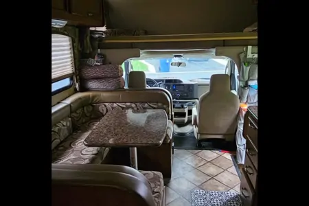 Thor Motor Coach Four Winds Classe C _ 2015