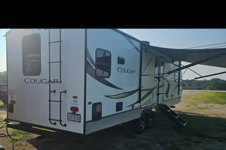 Larry's Keystone cougar Travel Trailer