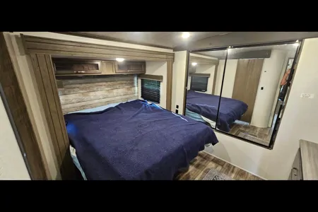 Larry's Keystone cougar Travel Trailer