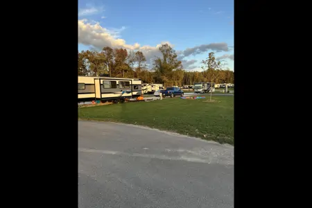 Bobby's Heartland Pioneer QB300 Travel Trailer