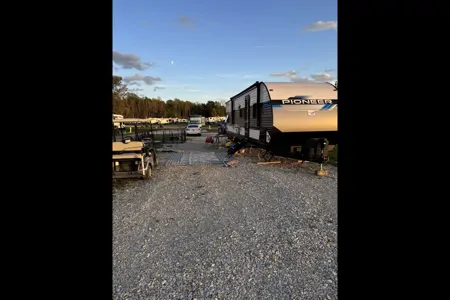 Bobby's Heartland Pioneer QB300 Travel Trailer