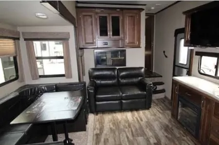 Milan & Jen’s Grand Design Reflection 28BH Fifth Wheel