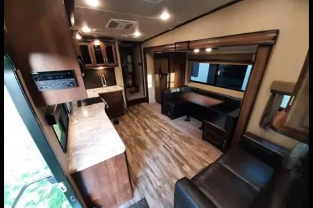 Milan & Jen’s Grand Design Reflection 28BH Fifth Wheel