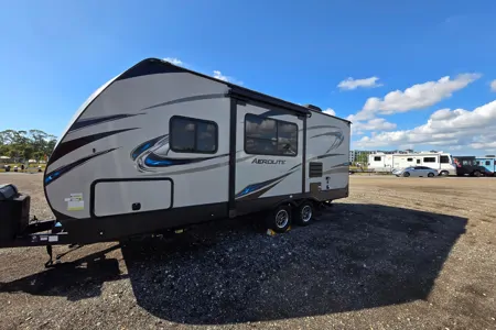 Family-Friendly Aerolite 2133RB | Easy Tow & Delivery