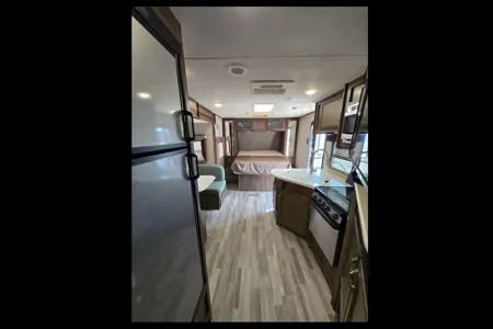 Family-Friendly Aerolite 2133RB | Easy Tow & Delivery