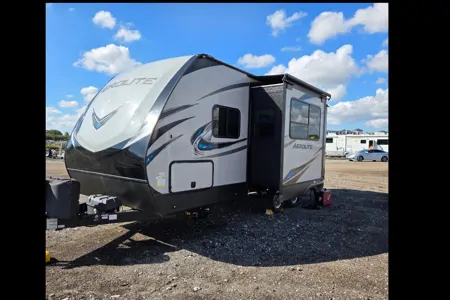 Family-Friendly Aerolite 2133RB | Easy Tow & Delivery