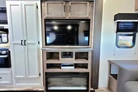 2022 Venture RV SportTrek: Family-Friendly